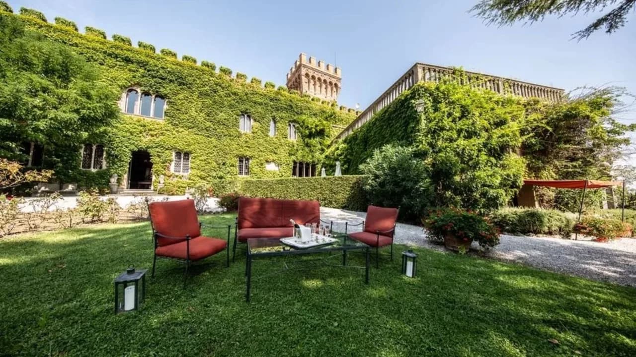 Großes historisches Schloss mit privaten Gärten