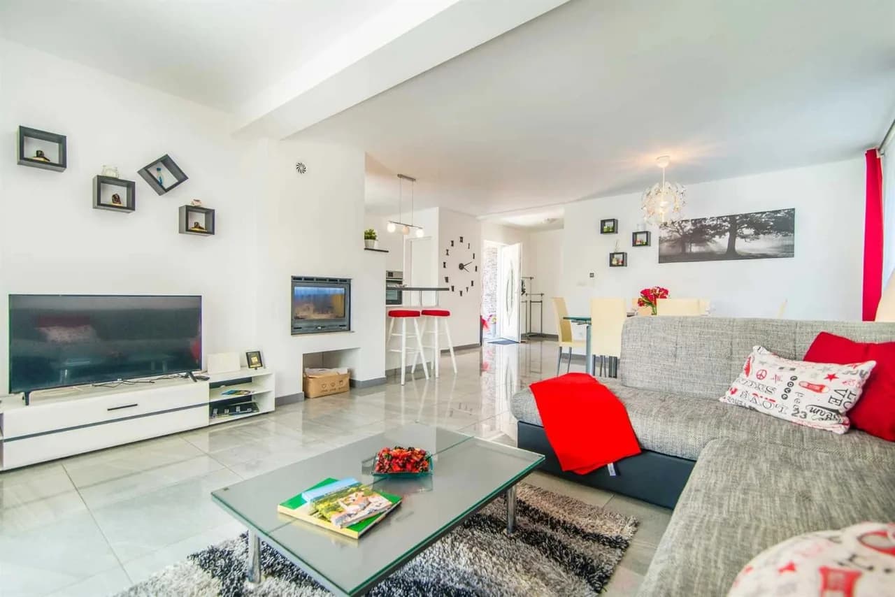 Comfortable Family Villa With Outdoor BBQ photo 2