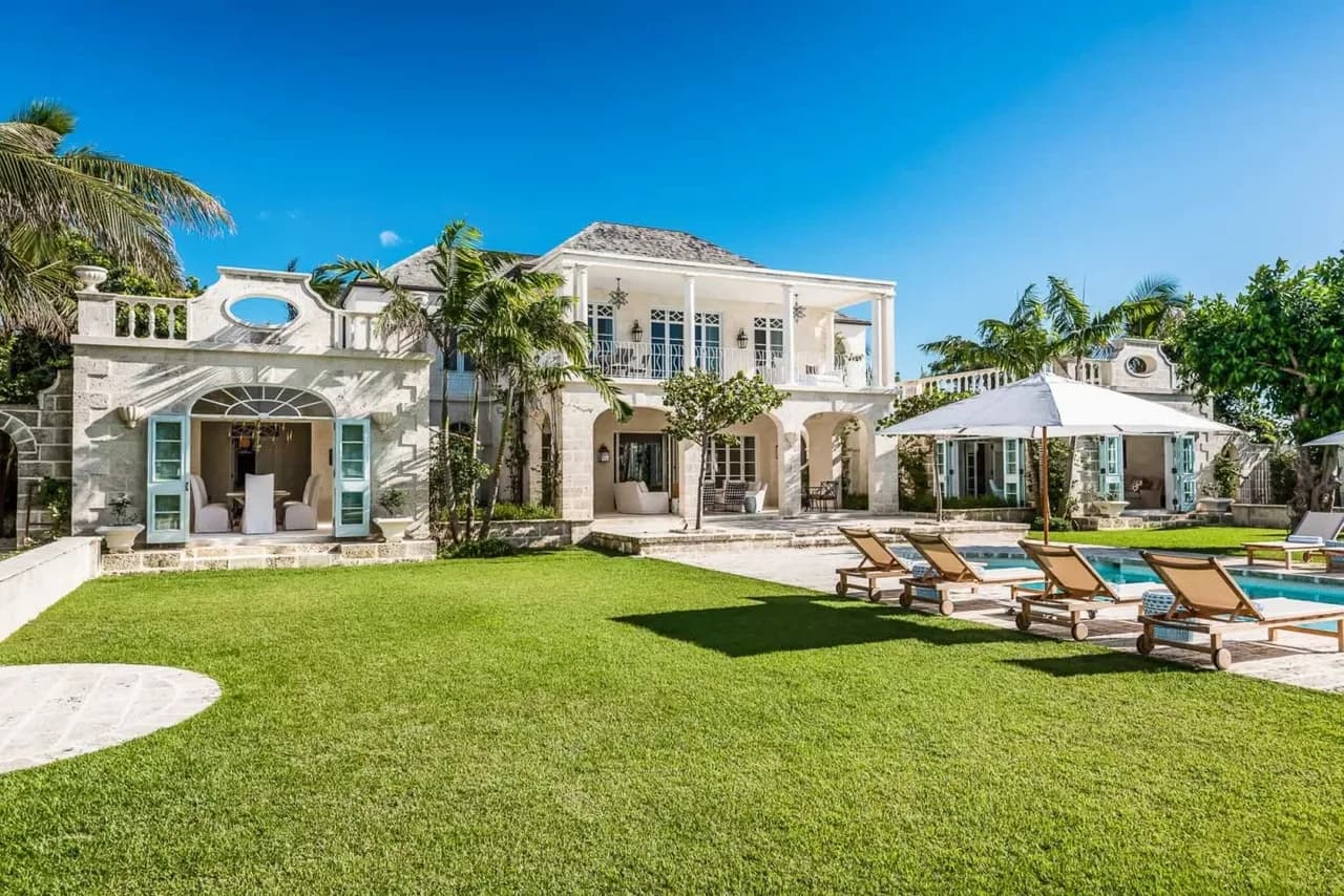 Beachfront Luxury Estate on Grace Bay photo 4