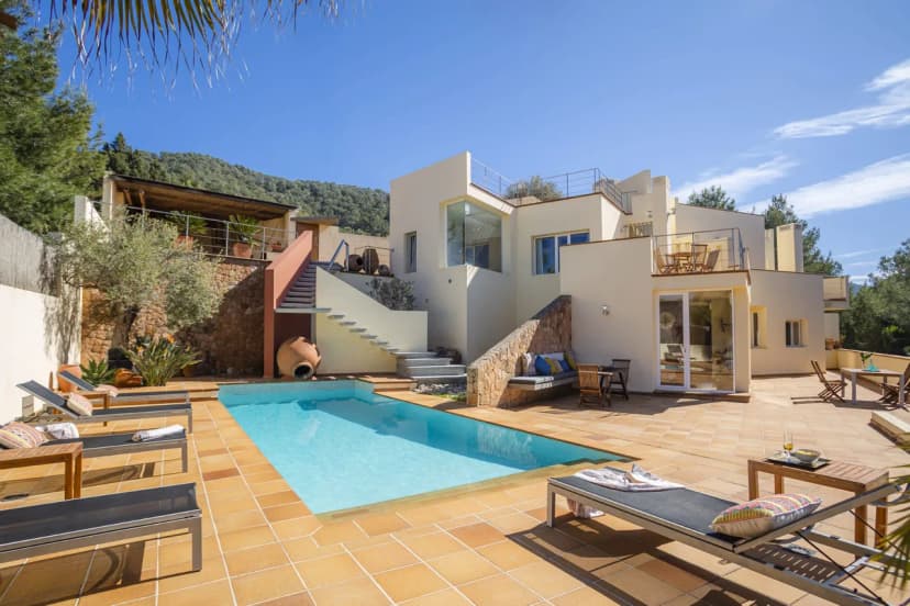 Relaxed Countryside Stay with Stunning Sunsets