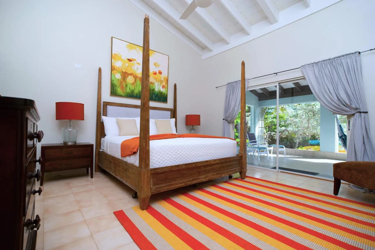 Canal-Front Two Bedroom Villa in Grand Cayman photo 2