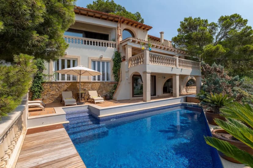 Refined Mediterranean Hideaway By The Sea