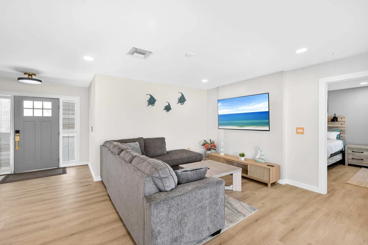 4BR Getaway Near Beach & Village  Sleeps 10 photo 3