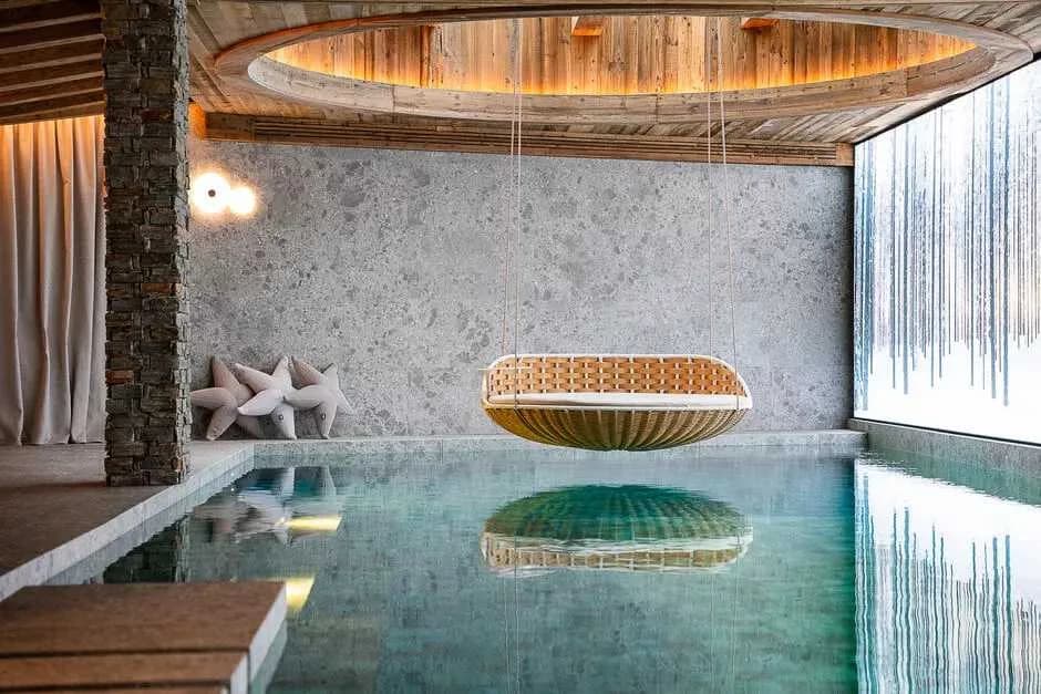 Modernes Alpenchalet mit Innenpool, Foto 5