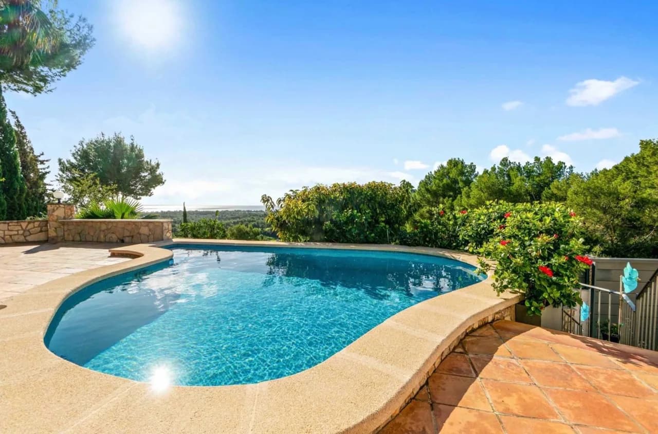Villa de Lujo con Vista al Golf y Piscina