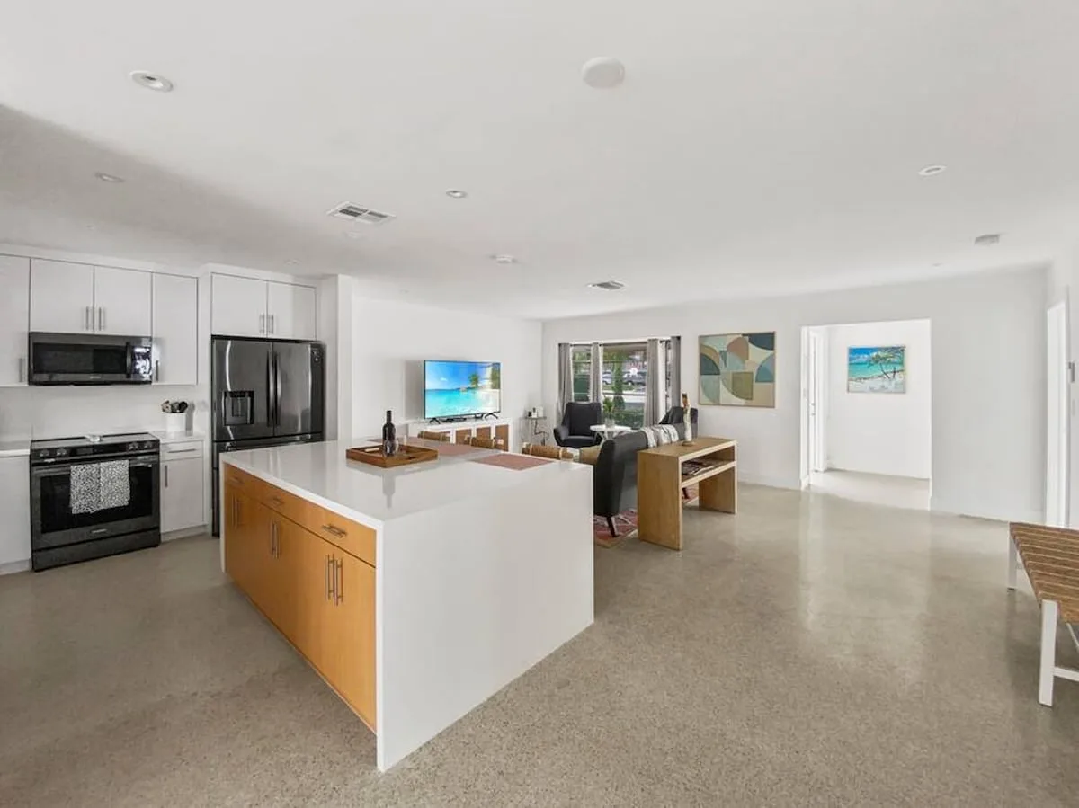 Charming Two Bedroom Retreat in Fort Lauderdale, photo 4