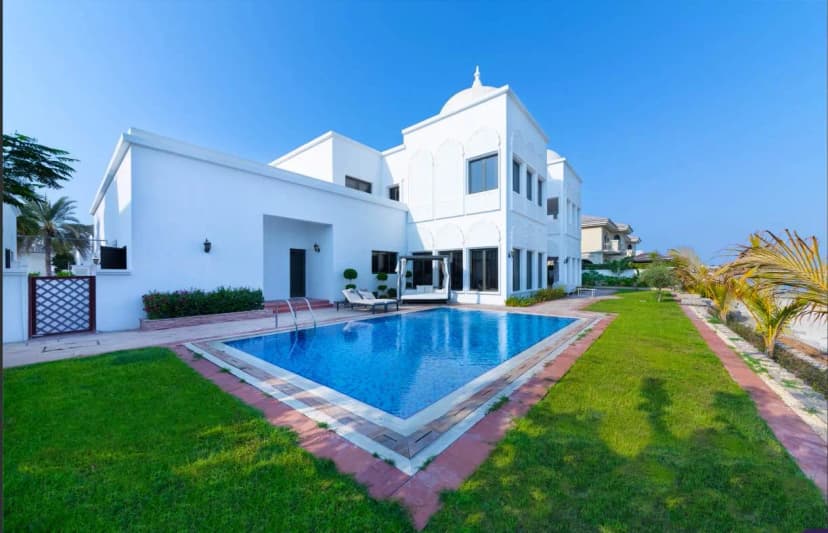Luxury Beachfront Escape on The Palm