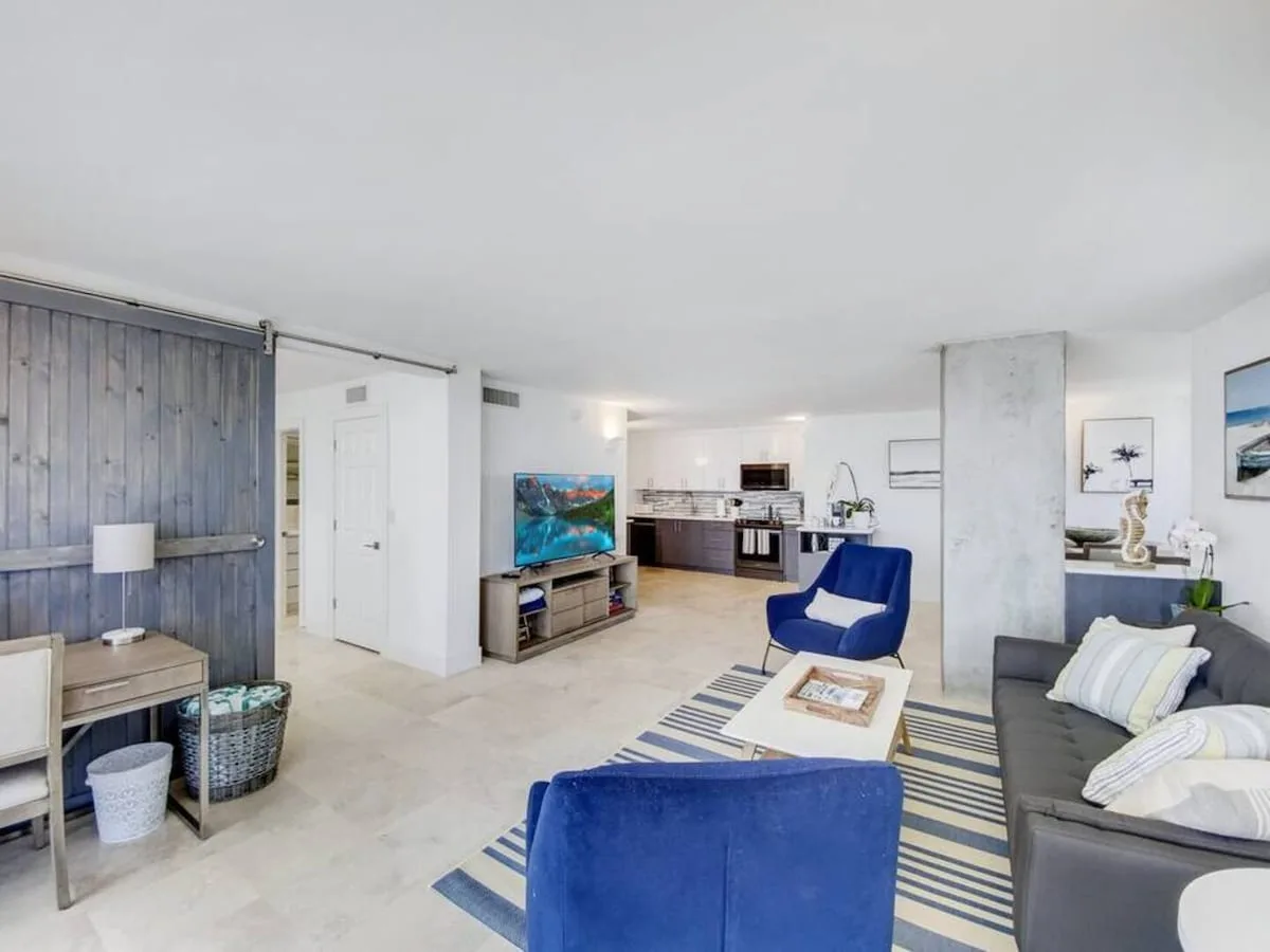 Luxury beachfront Condo By Dream Vacation photo 4