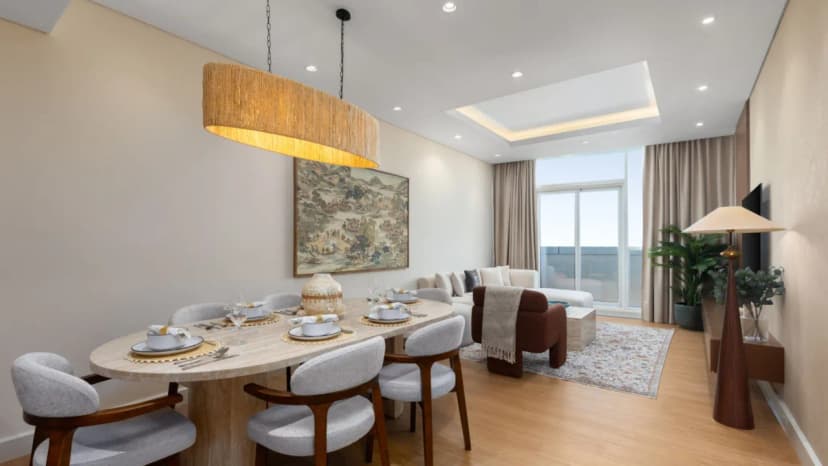 Upscale Downtown Apartment With Cityscape Views