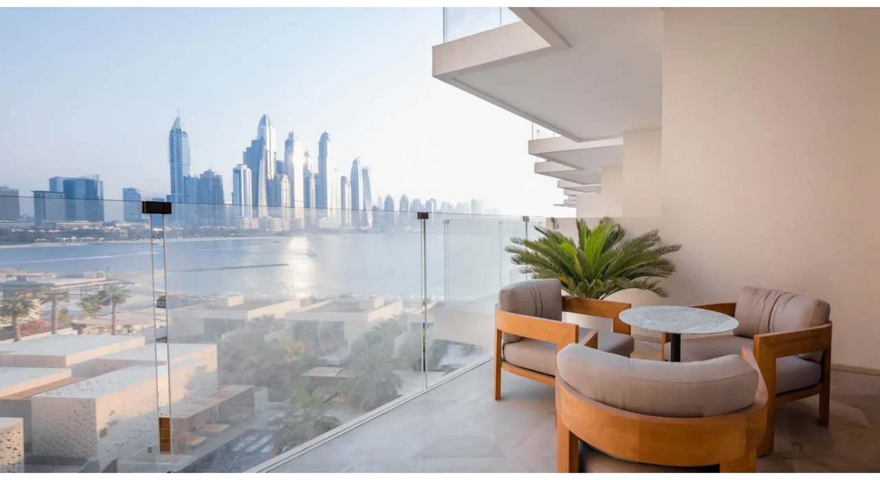 Appartement designer opulent avec vue sur la marina