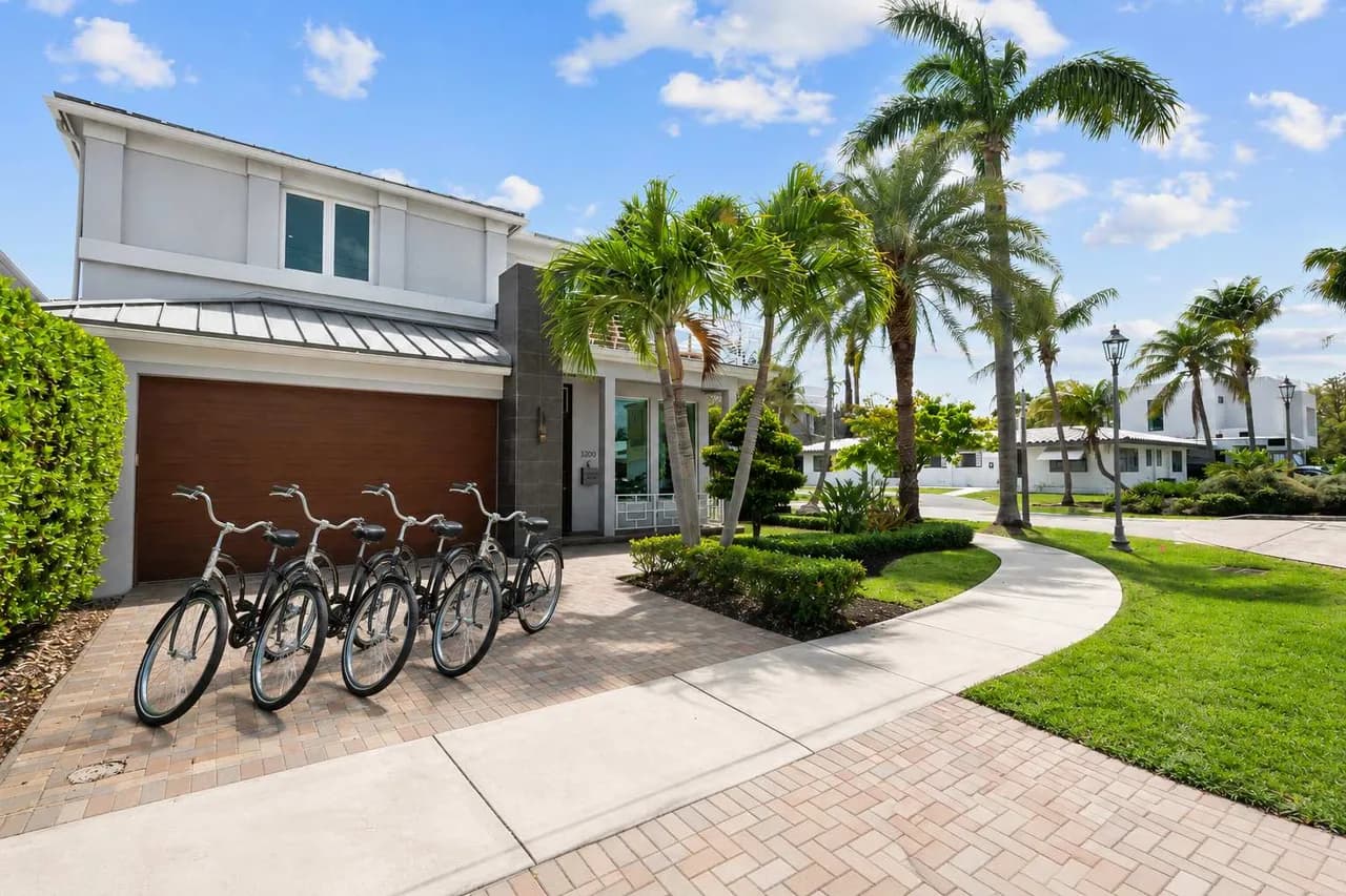Beachside Five-Bedroom Villa in Florida, photo 2