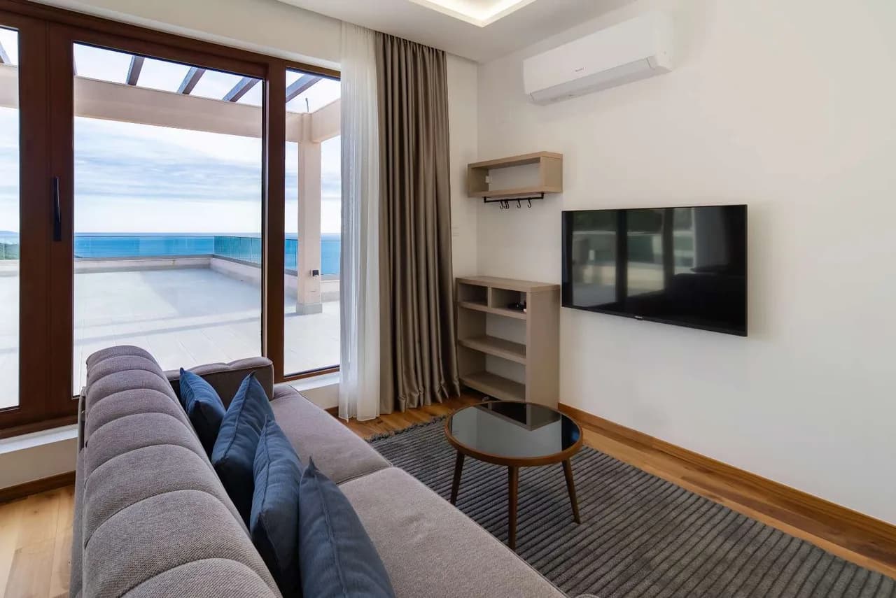 Modern Four-Bedroom Villa With Private Pool photo 2