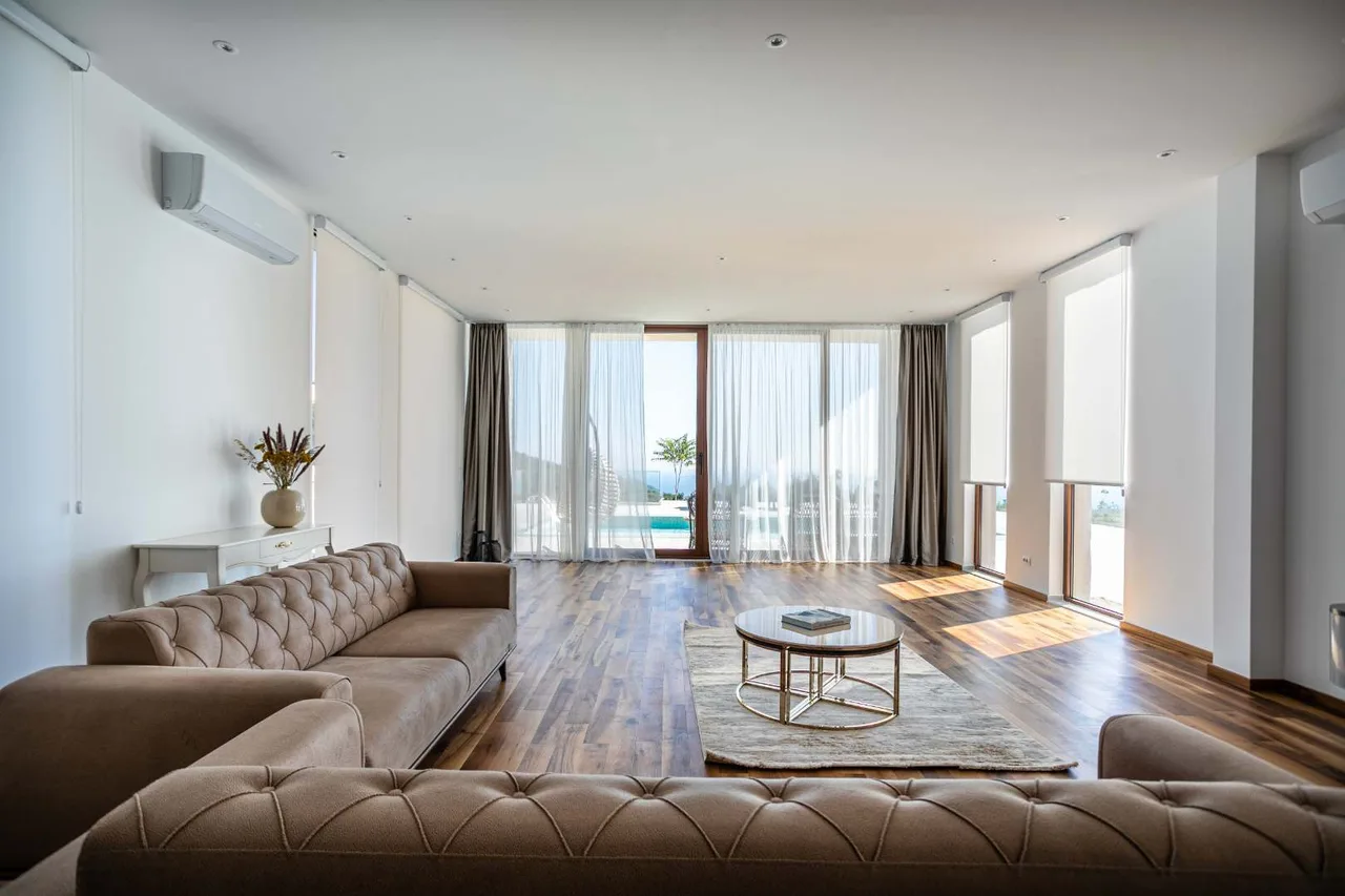 Stylish Five-Bedroom Villa With Private Pool photo 5