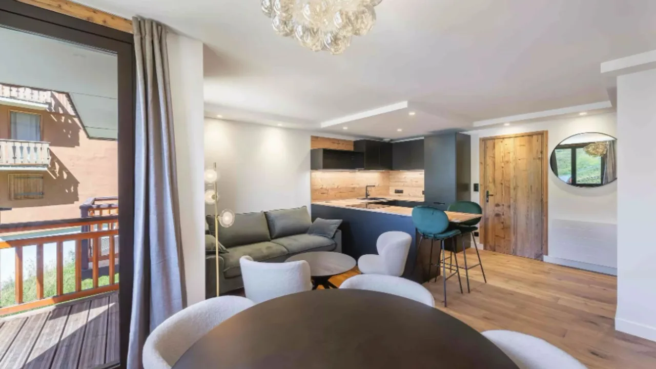 Stylish Alpine Apartment Walk to Slopes photo 3