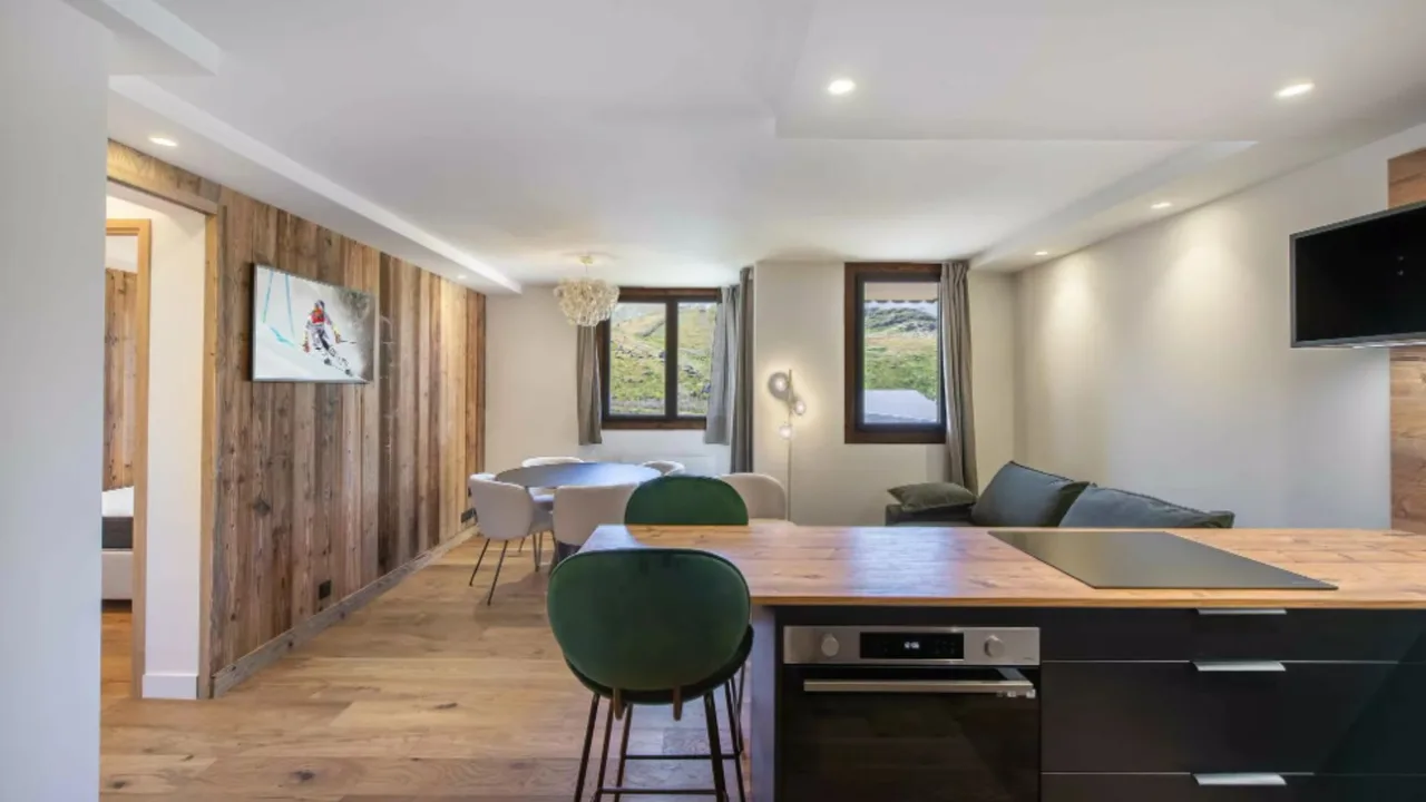 Stylish Alpine Apartment Walk to Slopes photo 4