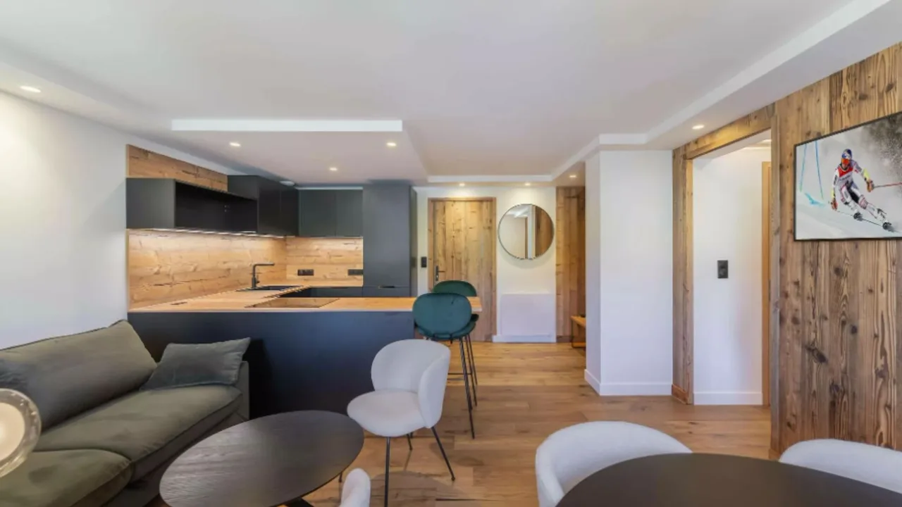Stylish Alpine Apartment Walk to Slopes photo 5