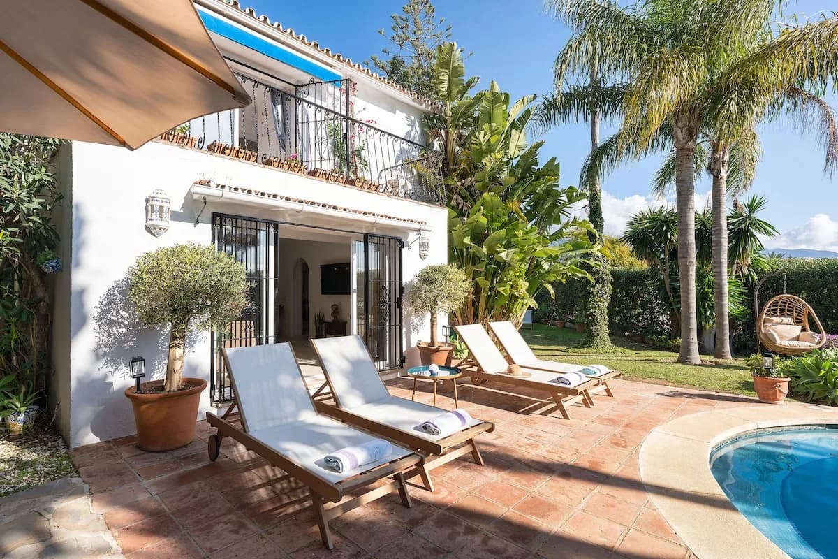 Three Bedroom Villa with Lush Garden in Marbella, Foto 2