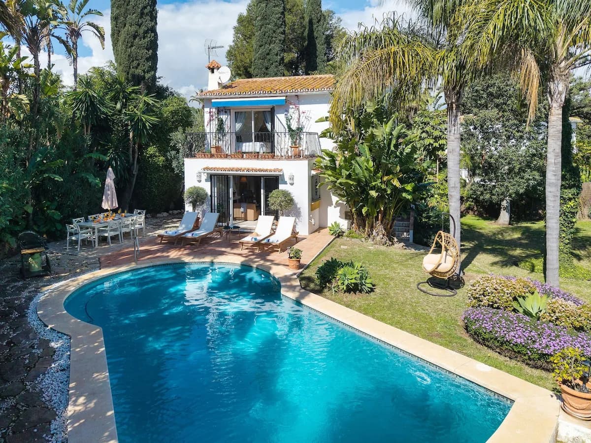Three Bedroom Villa with Lush Garden in Marbella, Foto 3
