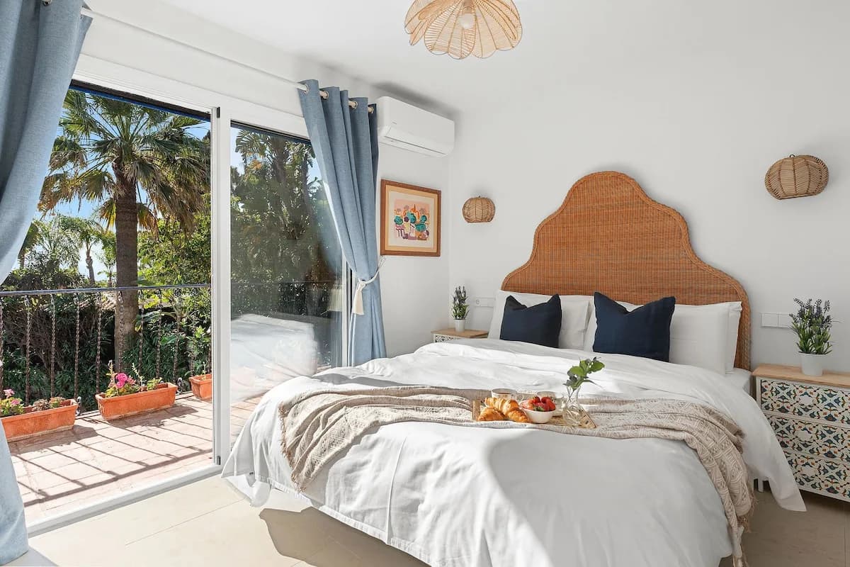 Three Bedroom Villa with Lush Garden in Marbella, Foto 4