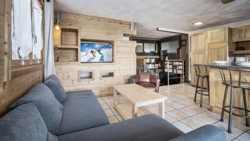 Bright Mountain Apartment With Balcony Views