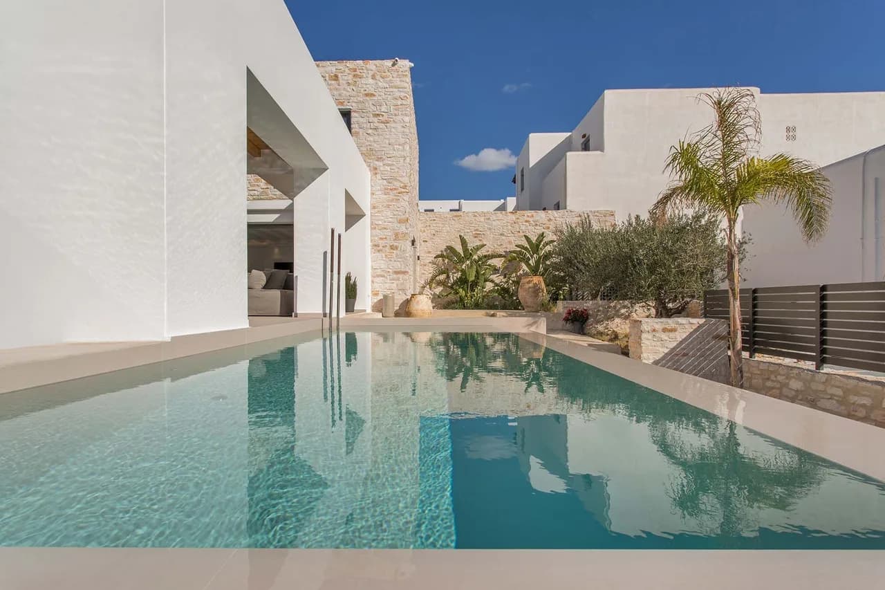 Villa de diseño costero en Piso Livadi