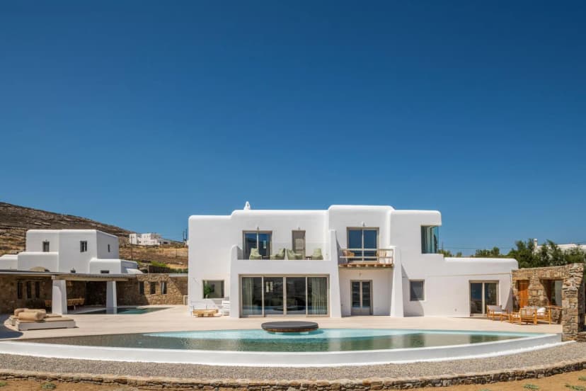 Bright Villa With Balcony Sea Views