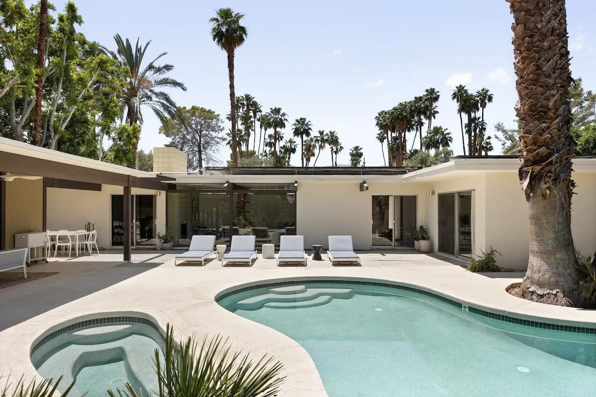 Mid-Century Pool Villa in Palm Springs