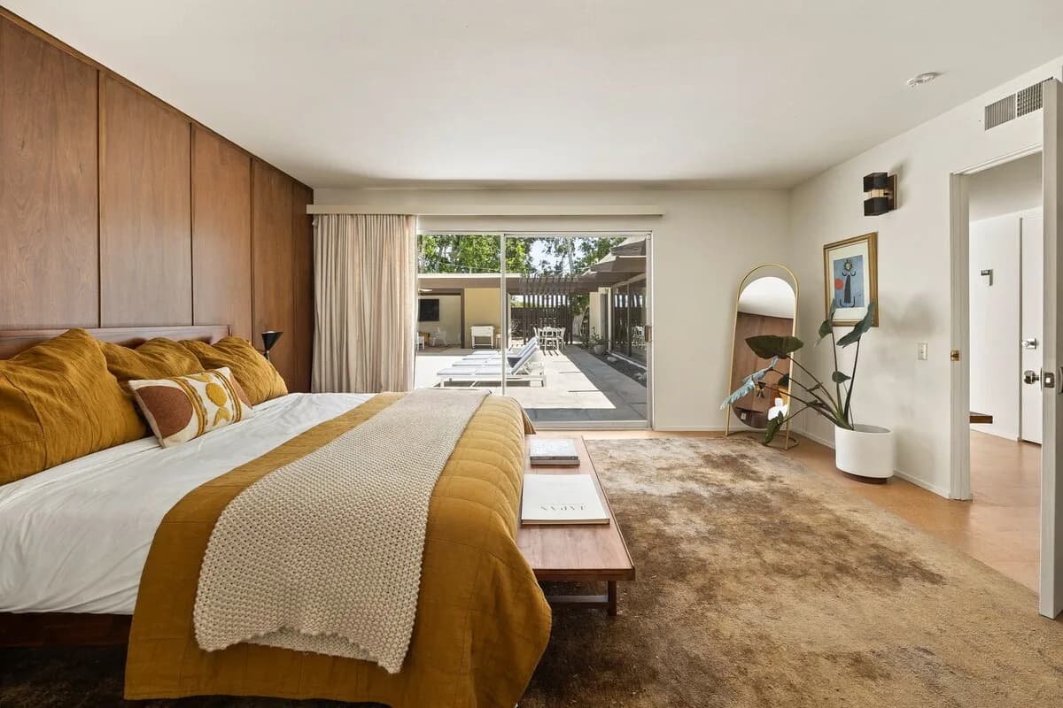 Mid-Century Pool Villa in Palm Springs, photo 3