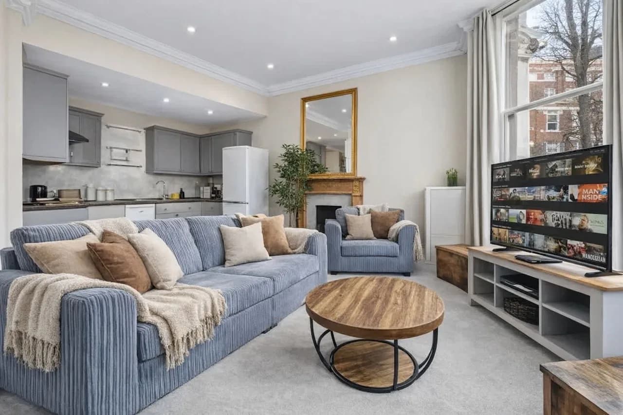 City View Two Bedroom Retreat in London, photo 2