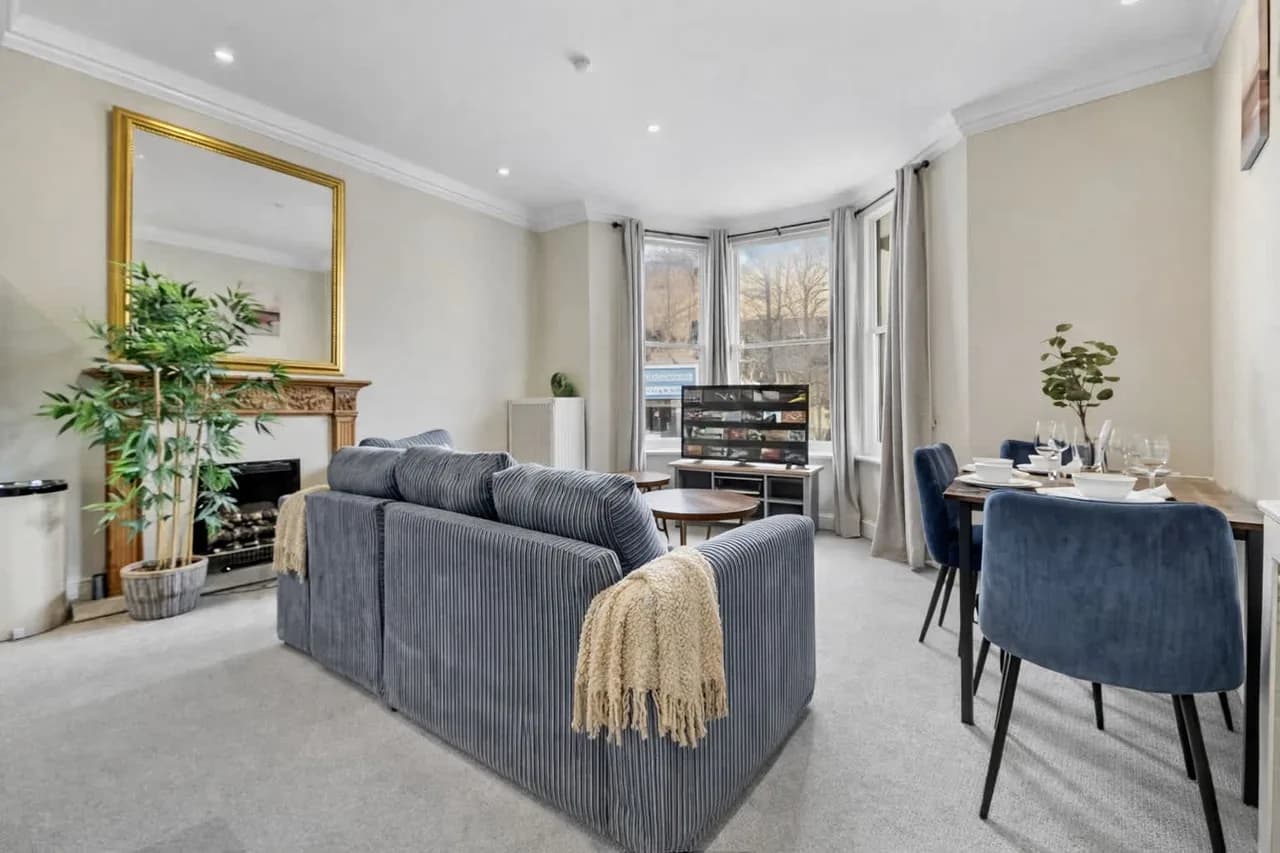 City View Two Bedroom Retreat in London, photo 3