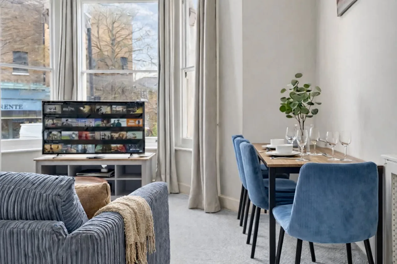City View Two Bedroom Retreat in London, photo 5