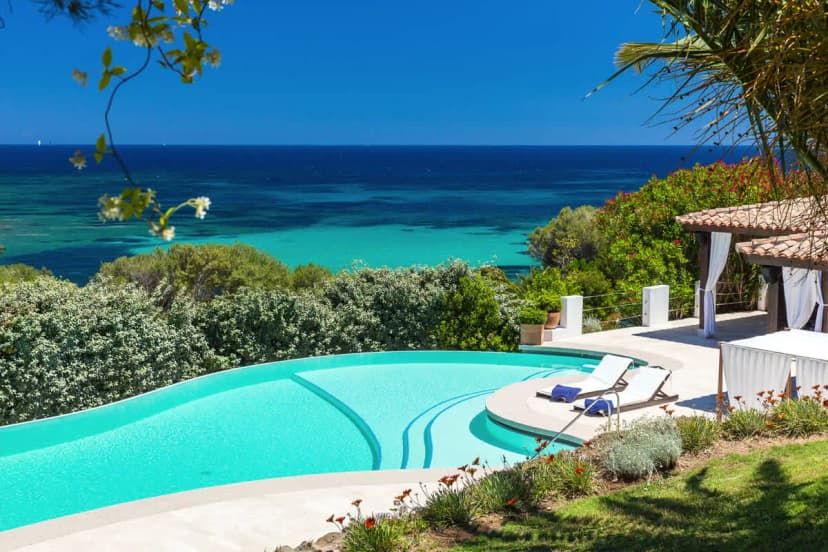 Beachfront Villa With Pool & Large Grounds