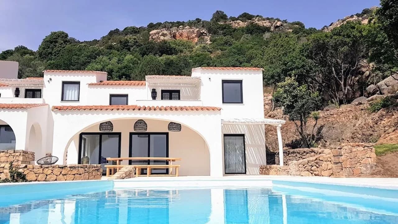 Schöne Villa auf dem Hügel mit privatem Swimmingpool