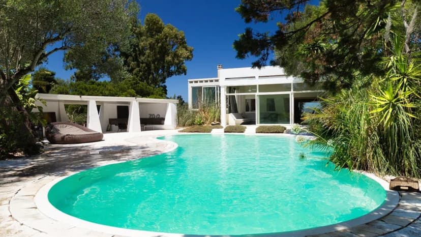 Modern Art Villa With Pool Views