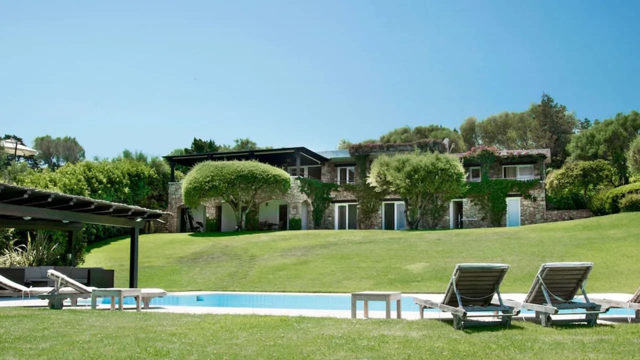 Prestigeträchtige Strandvilla mit privatem Pool