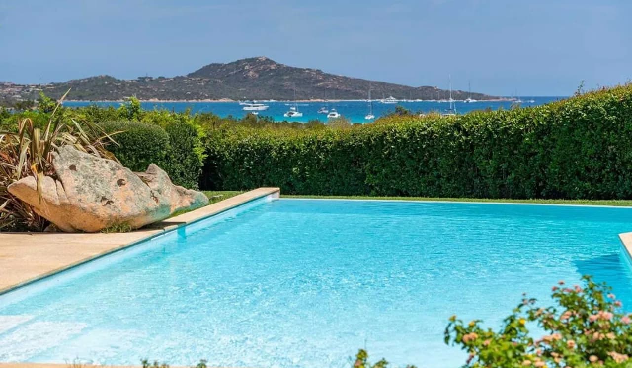 Retraite stylée en Sardaigne au bord de la mer