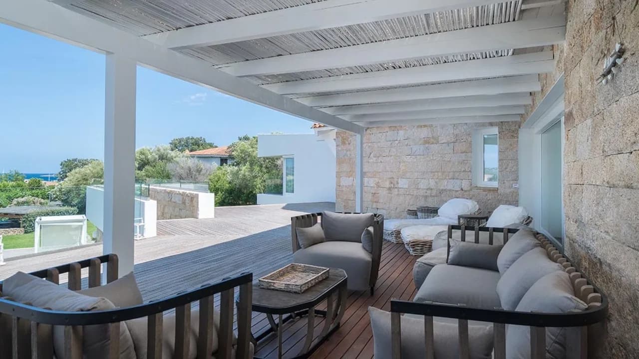 Luxuriöse Küstenimmobilie mit Pool und Garten, Foto 4