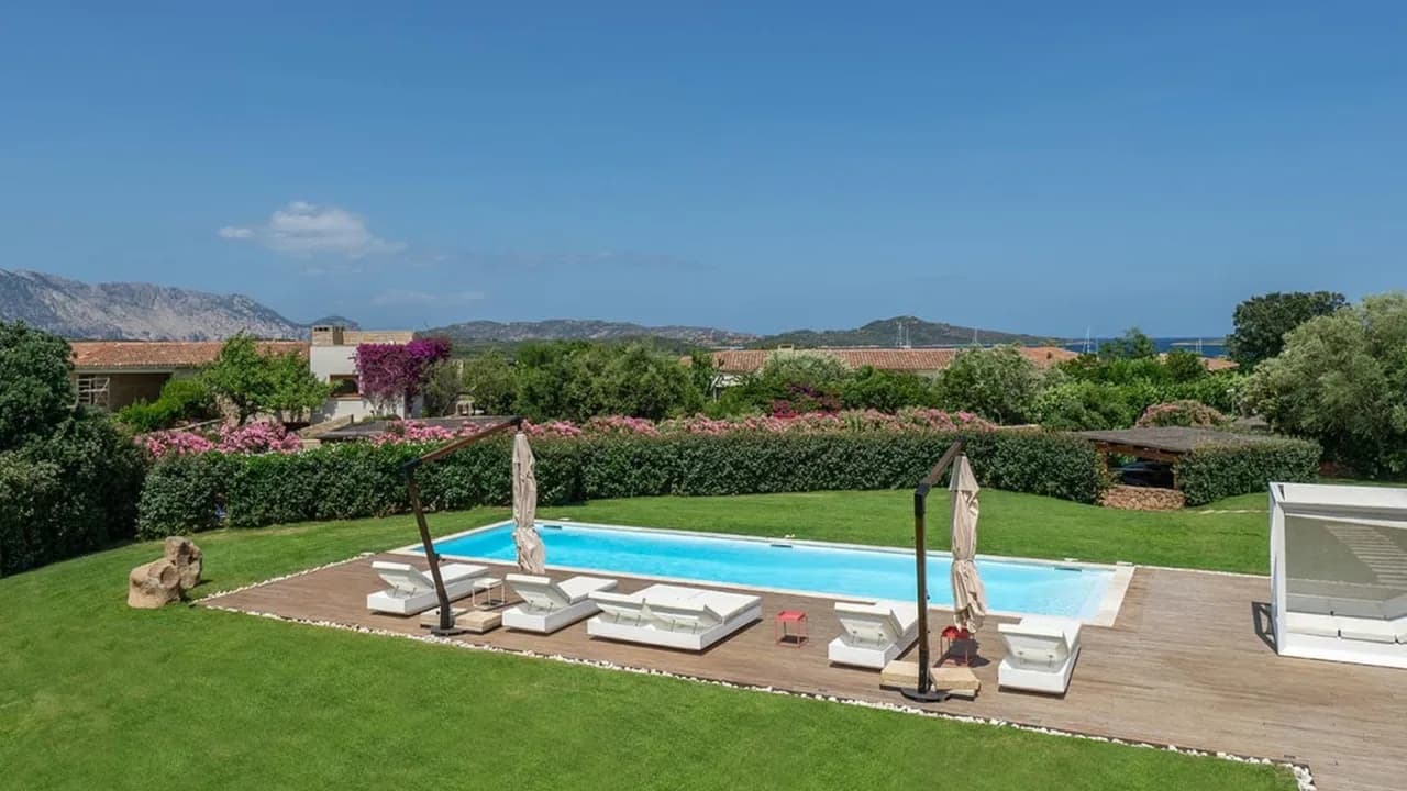 Luxuriöse Küstenimmobilie mit Pool und Garten, Foto 5