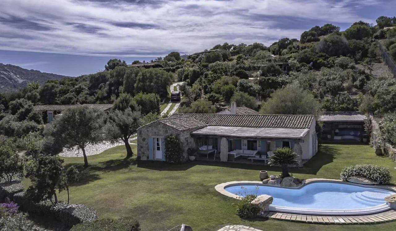 Elegante Küstenvilla mit Meerblick