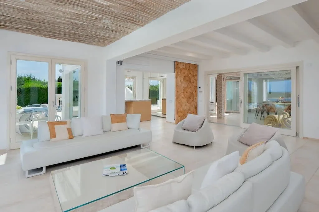 Modern 4-Bedroom Design Villa with Heated Pool photo 2