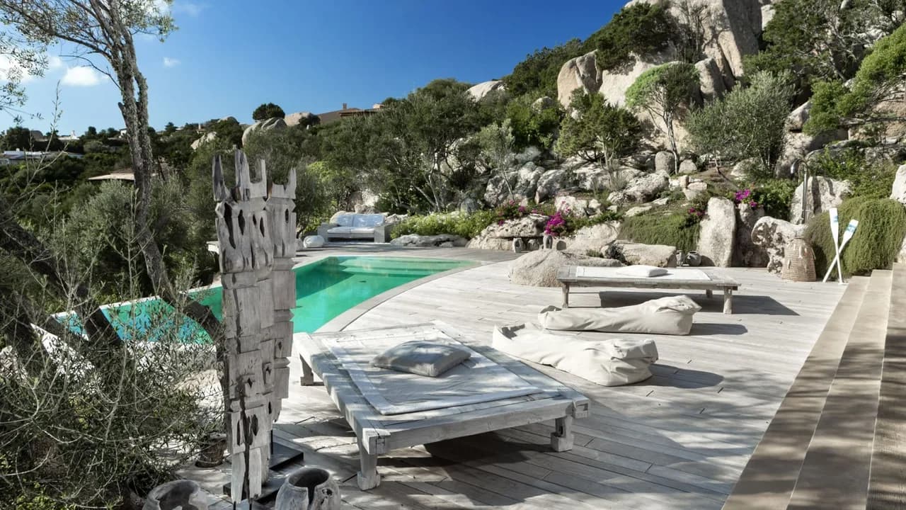 Vie Côtière Élégante avec Piscine à Débordement, photo 4