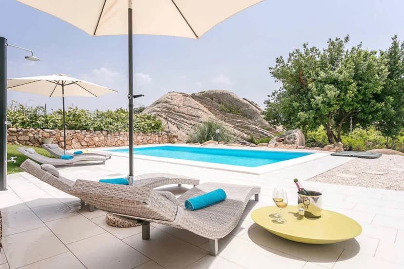 Modern 4-Bedroom Villa with Sea & Country Views, P