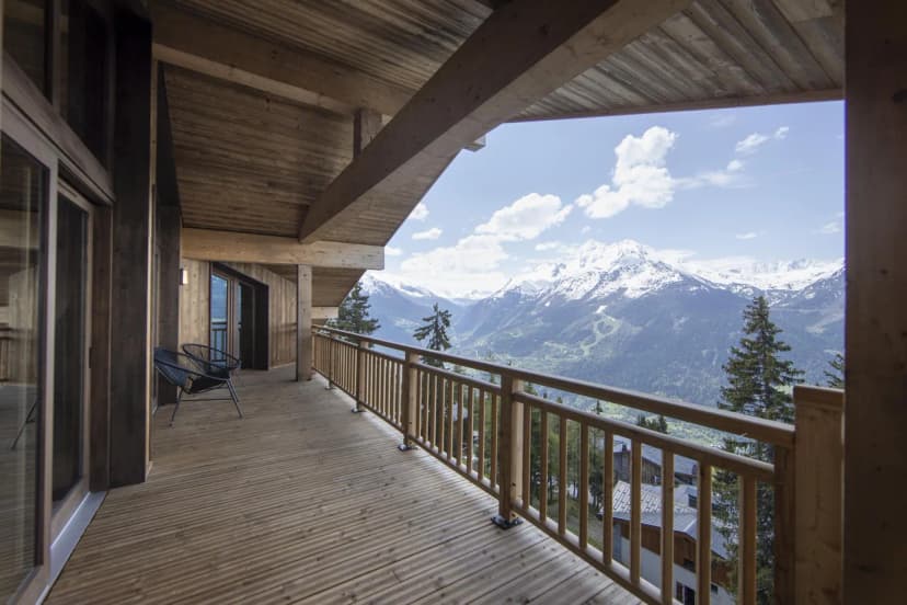 Sunny Stay With Terrace and Scenic Views