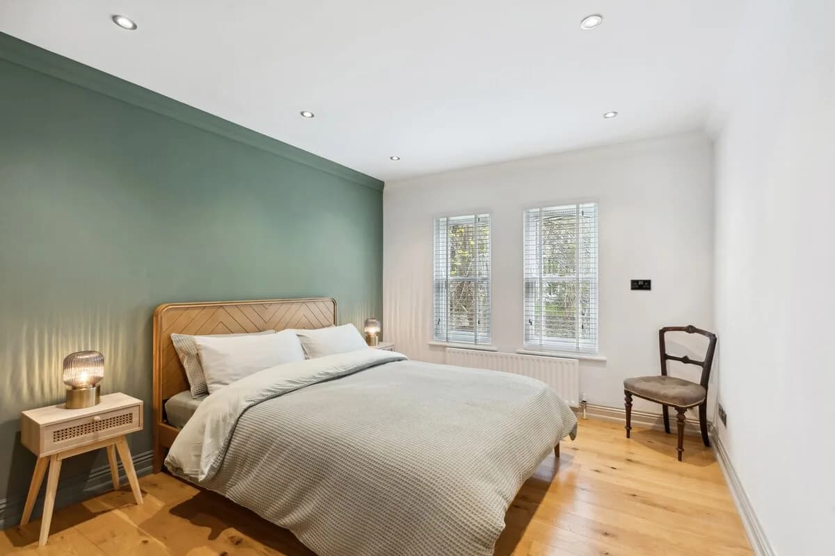 Mid stays | Free Parking | South Facing Balcony photo 5