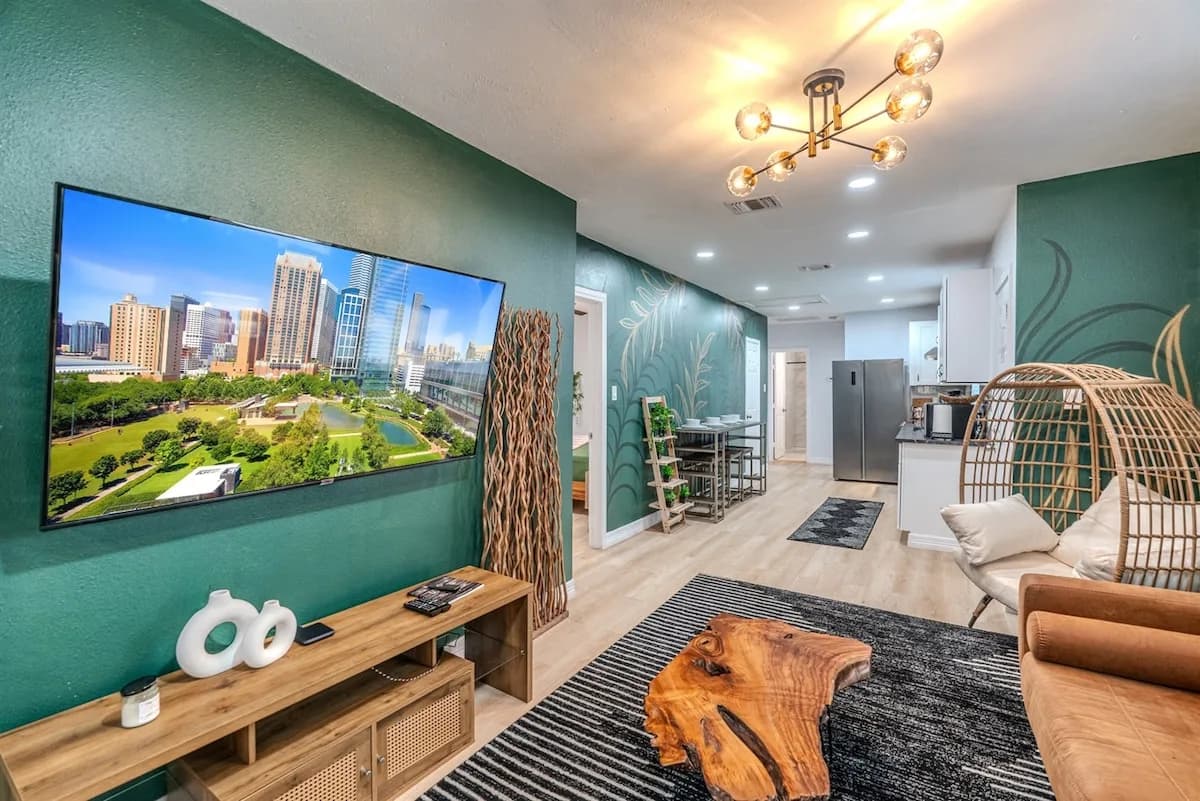 Cozy Six Bedroom Oasis Near Downtown Houston photo 3