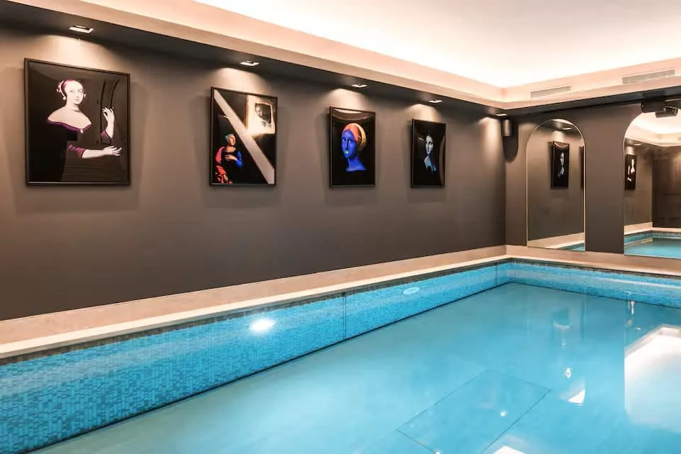 Villa privada de lujo en París con piscina interior