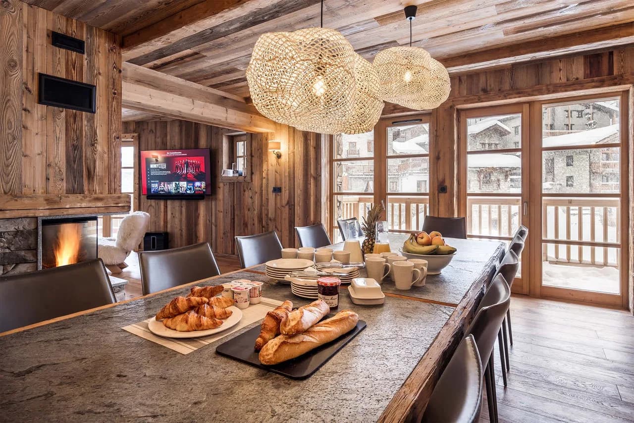 Luxury Alpine Chalet with Outdoor Jacuzzi photo 3