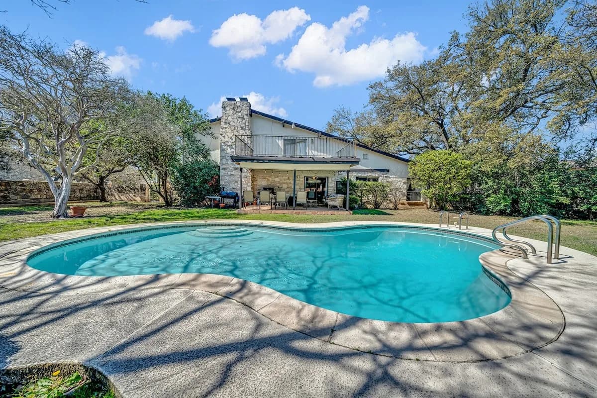 4BR Home with Pool, Grill, Sleeps 12 Near AFB