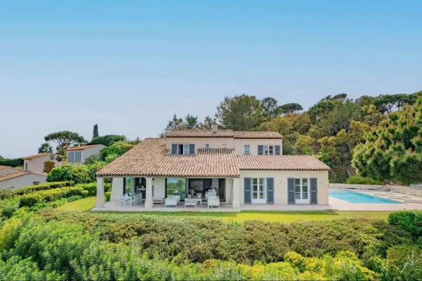 Luxury Sea-View Villa with Heated Pool in Capon