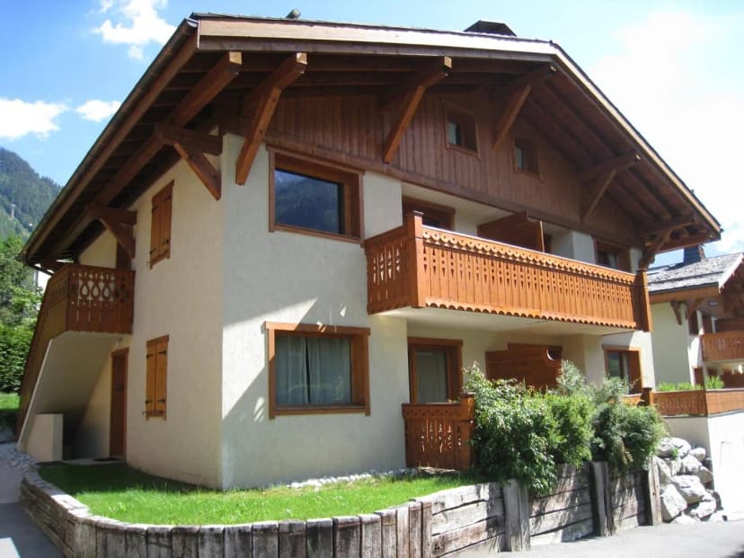 Bright Alpine Stay With Mountain Views